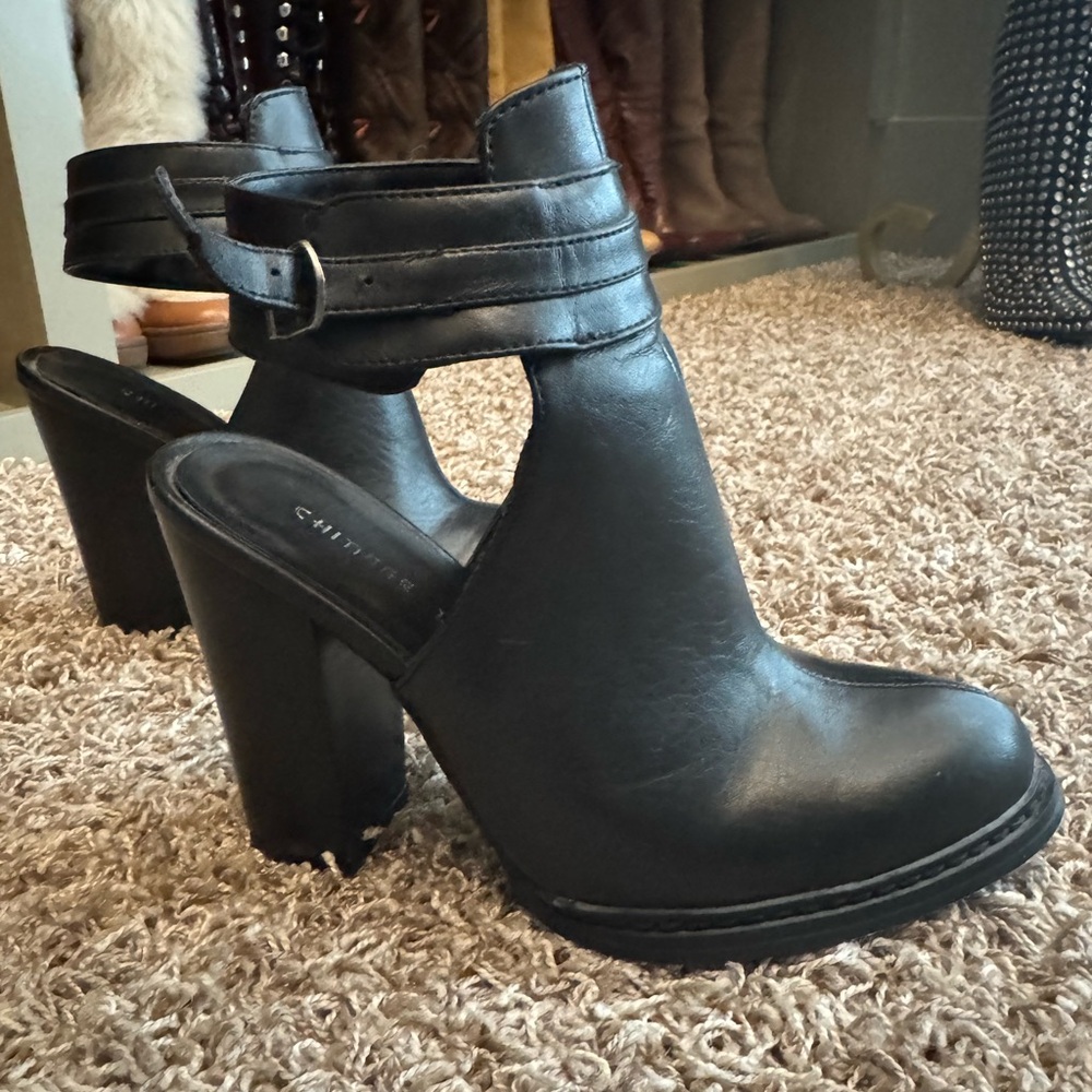 Chinese Laundry Black Cutout Heel Mule with Buckle Strap